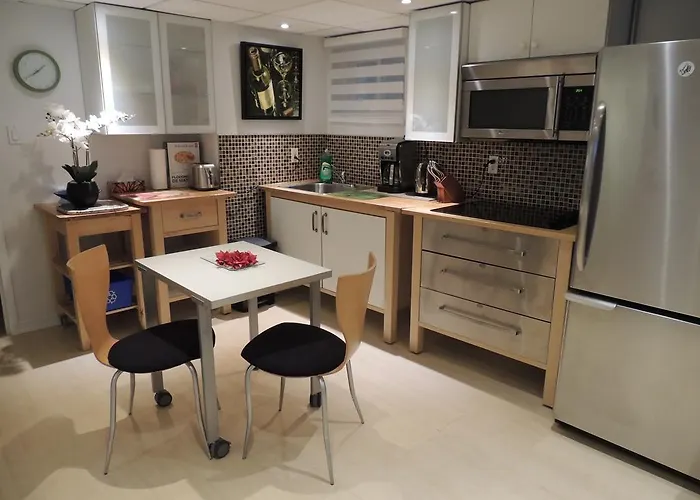 Toronto Vacation Home Rentals - Executive Underground One-Bedroom Apartment