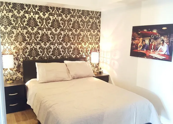 Lavish Suites - Brand New Two Bedroom - Cn Tower View