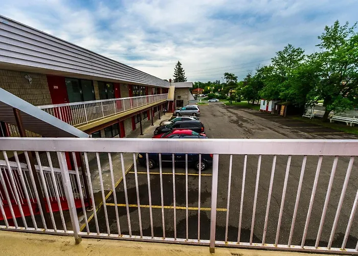 New Plaza Motel