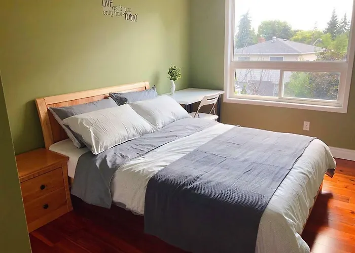 Nice Rooms With Private Bath In Mid Town Toronto
