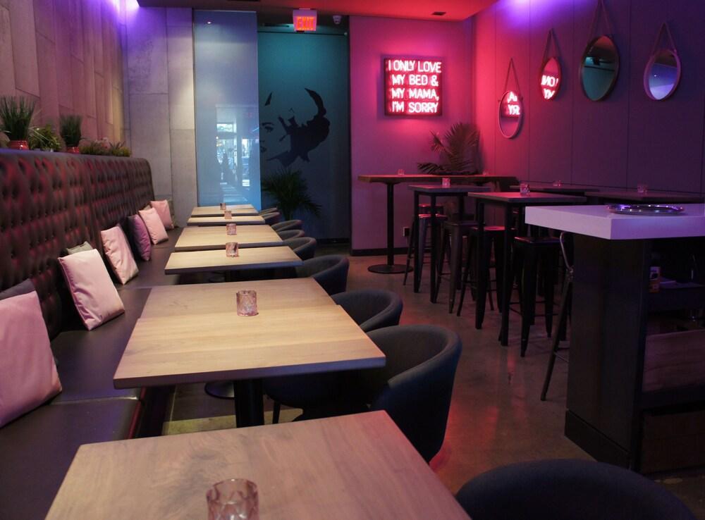 Hotel Sonder The Beverley Toronto