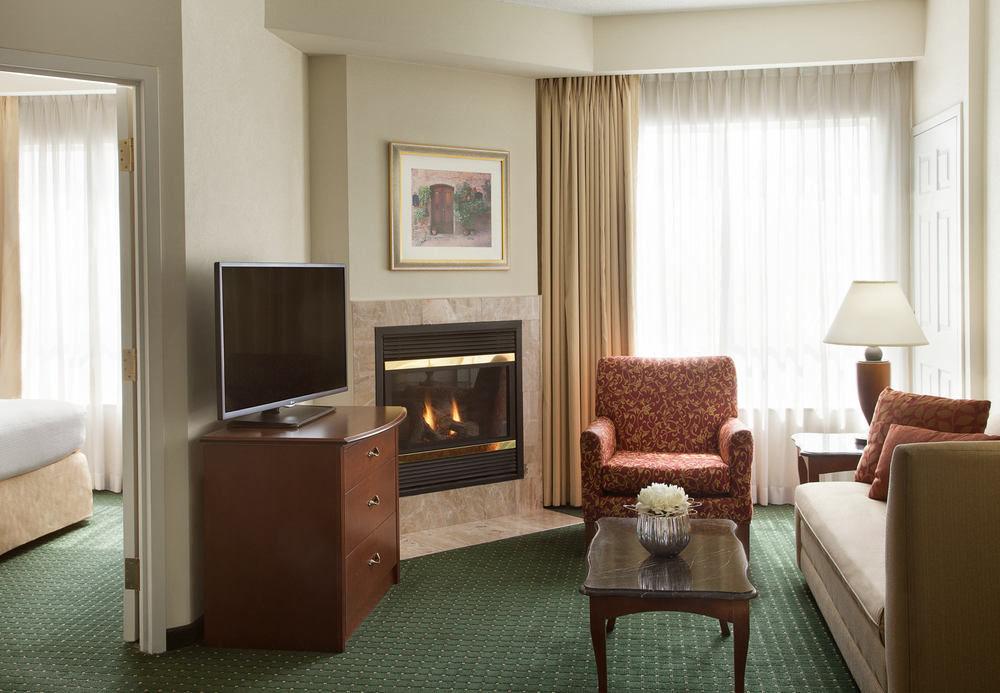 Hotel By Marriott Airport