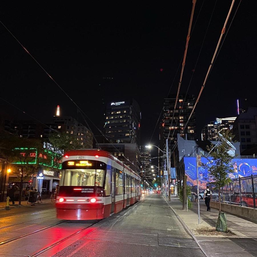 Apartment Luxury Adventure Cn Tower/mtcc/scotiabank Arena