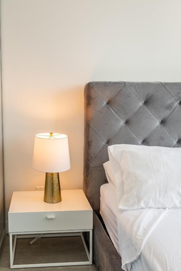 Luxury 2 Bedroom In The Heart Of Entertainment District W/ Cn Tower View Apartment Toronto