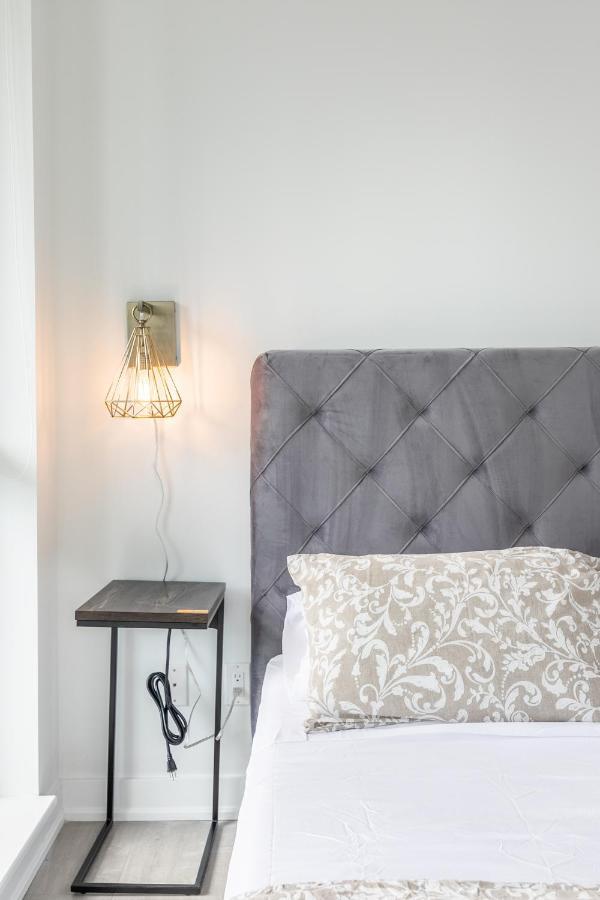 Luxury 2 Bedroom In The Heart Of Entertainment District W/ Cn Tower View Apartment Toronto