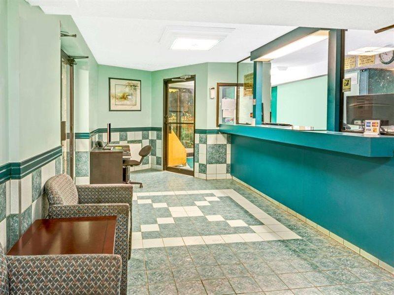 Super 8 By Wyndham East On Toronto