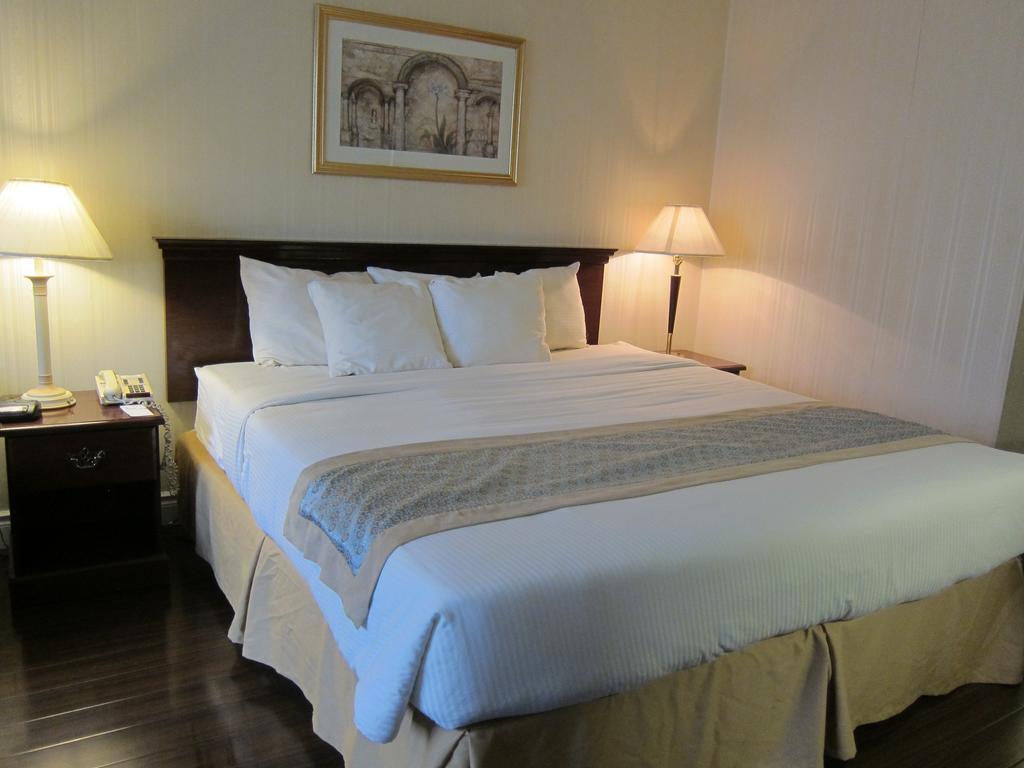 Plaza Airport 3*