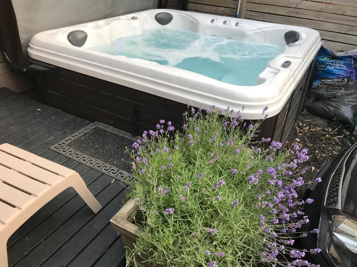 Love-nest With Private Hot Tub Apartment *