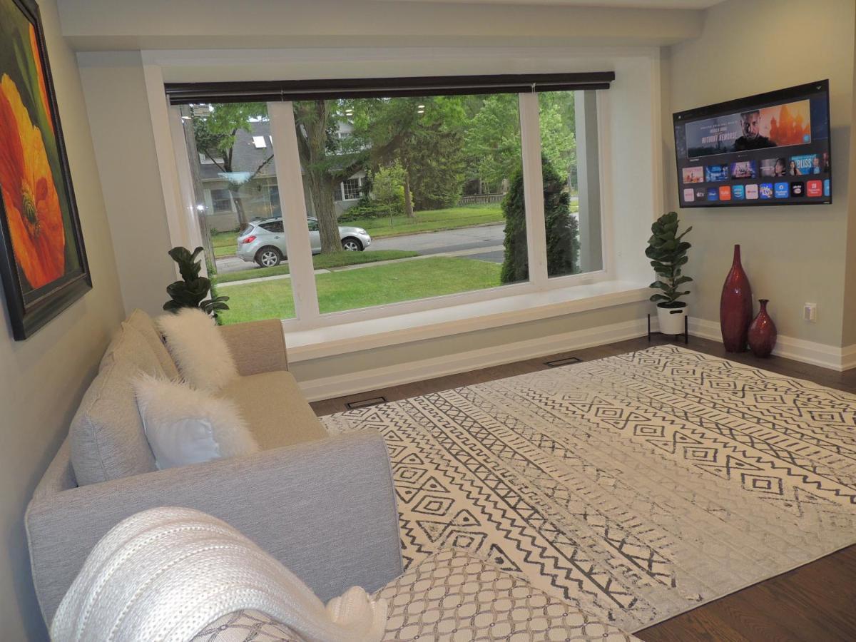 Iresidence In - 4 Bedroom Vacation Holiday home Toronto