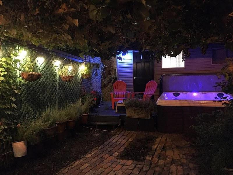 Love-nest With Private Hot Tub Toronto