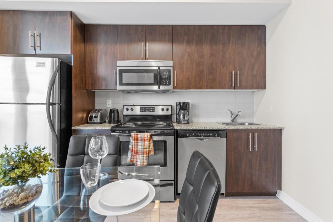 Luxury Fully Furnished Suite In Downtown Toronto - Maple Leaf Square