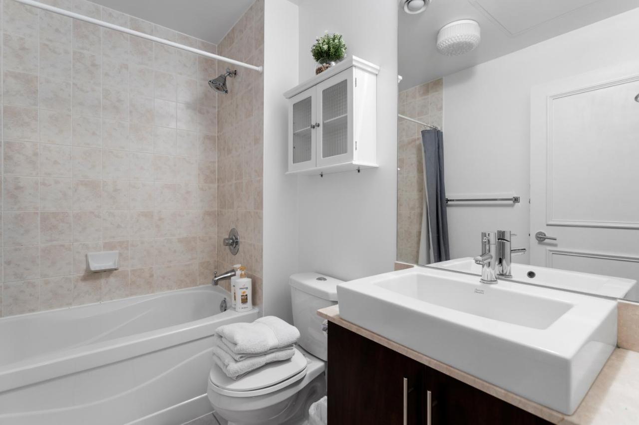 Apartment Luxury Fully Furnished Suite In Downtown Toronto - Maple Leaf Square *
