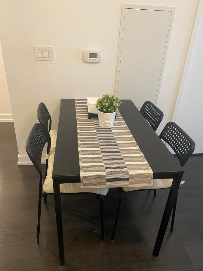 1 Bedroom With Gorgeous View! Guest house Toronto