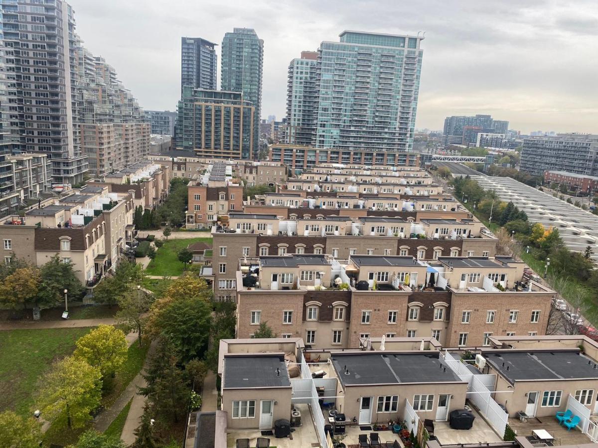 1 Bedroom With Gorgeous View!