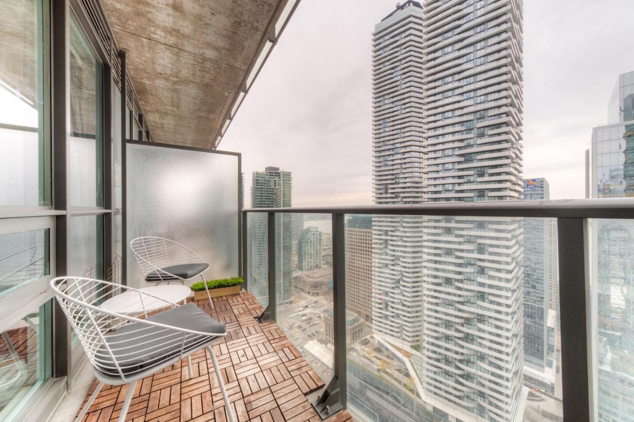 Homestay Stylish Newly Furnished With Beautiful View Toronto