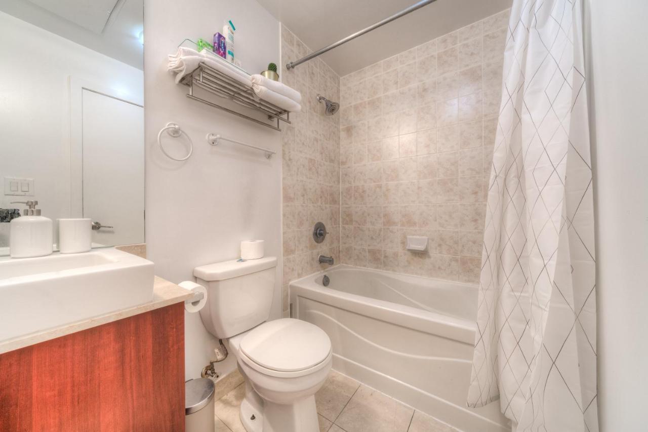 Stylish Newly Furnished With Beautiful View Homestay Toronto