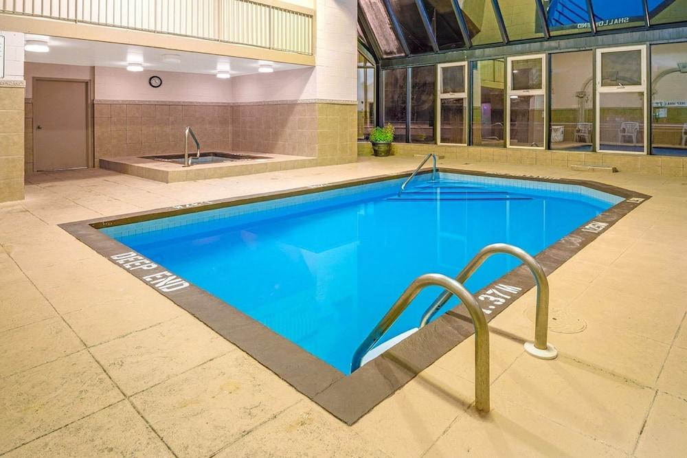 Super 8 By Wyndham East On Toronto