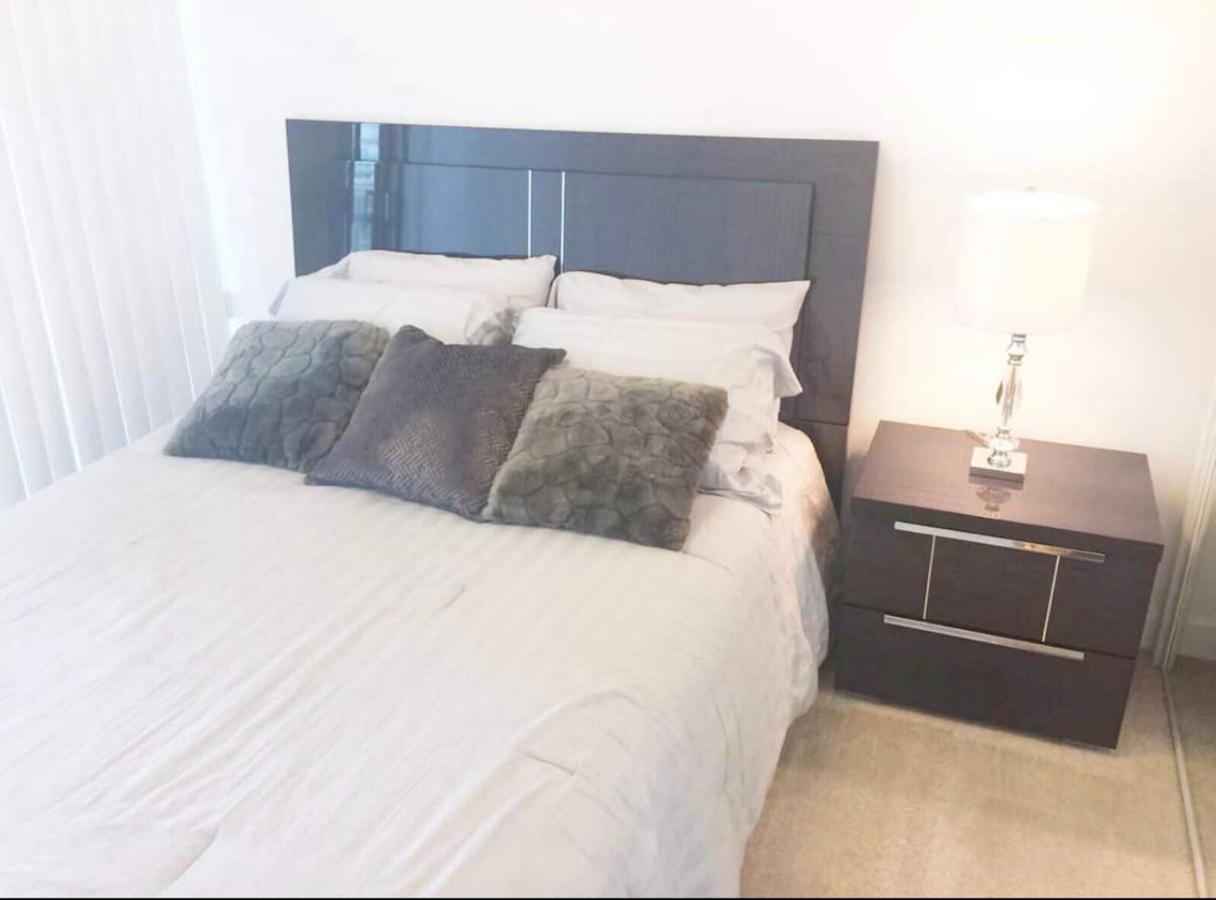Luxury Living On The Lake! 3 Bedroom 2 Bath Extended Balcony And Parking * Toronto