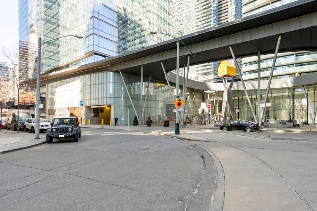 Elegant Waterfront Downtown / Unobstructed Cn Tower View * Toronto