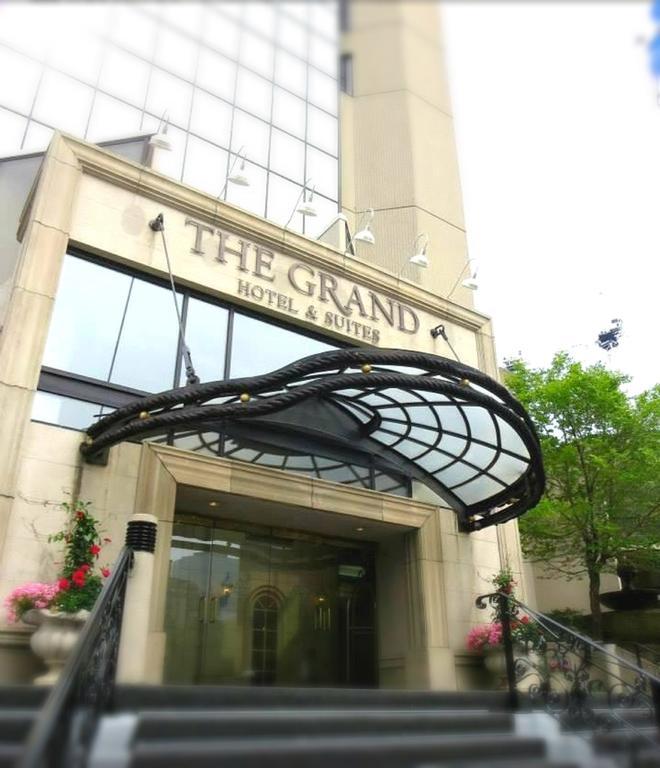 Grand & Hotel