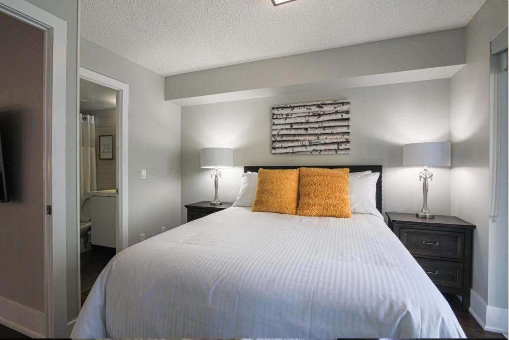 Union Square Centre Apartment Toronto