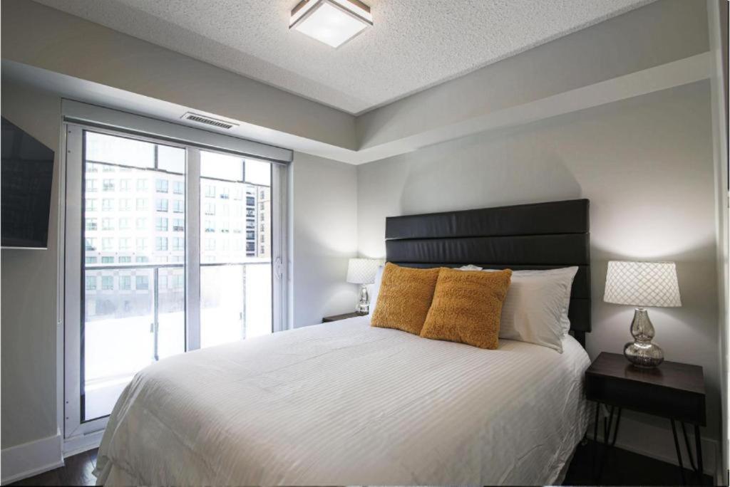 Union Square Centre Apartment Toronto