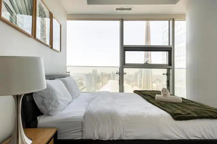 Elegant Waterfront Downtown / Unobstructed Cn Tower View Apartment *
