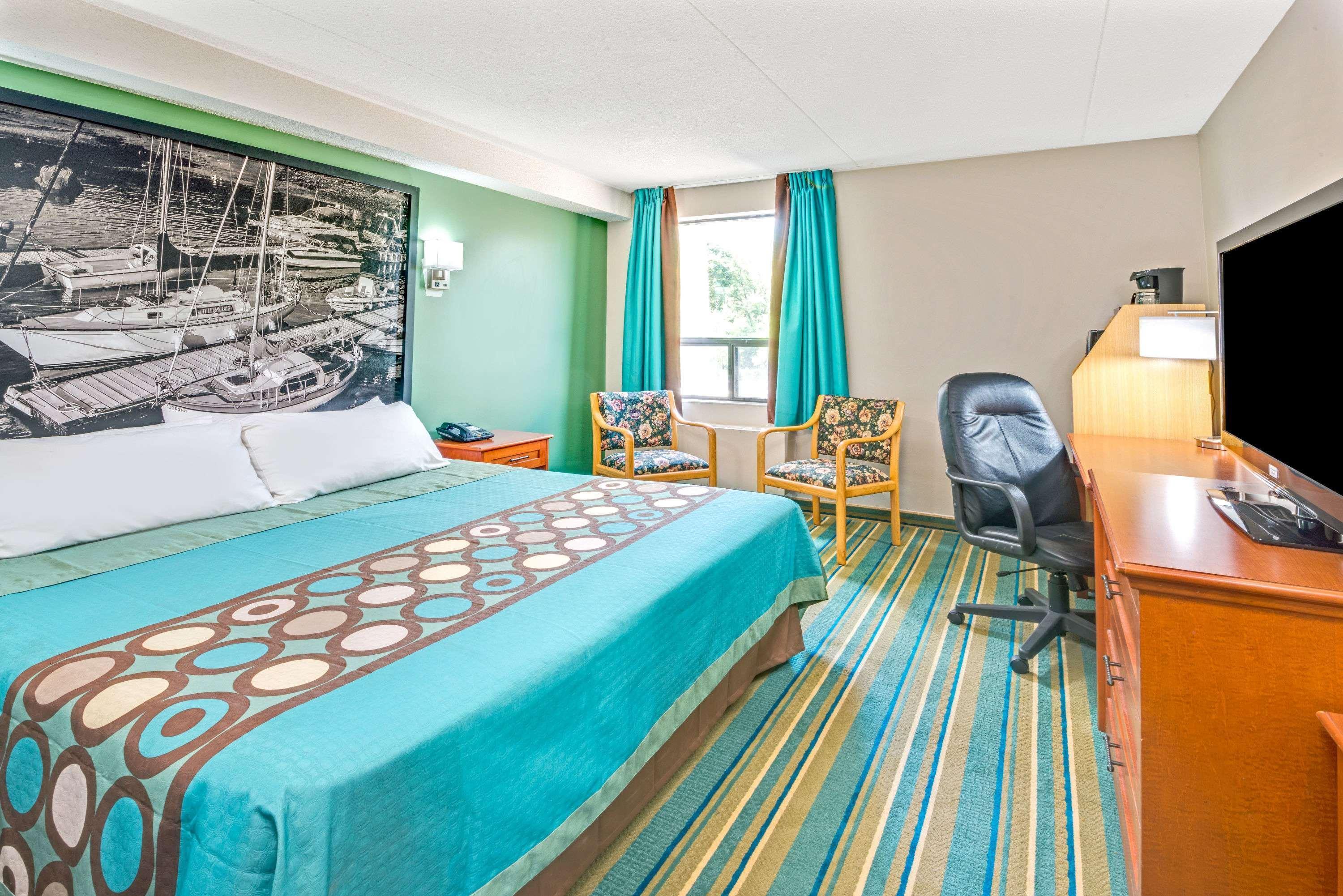 Super 8 By Wyndham East On Hotel Toronto