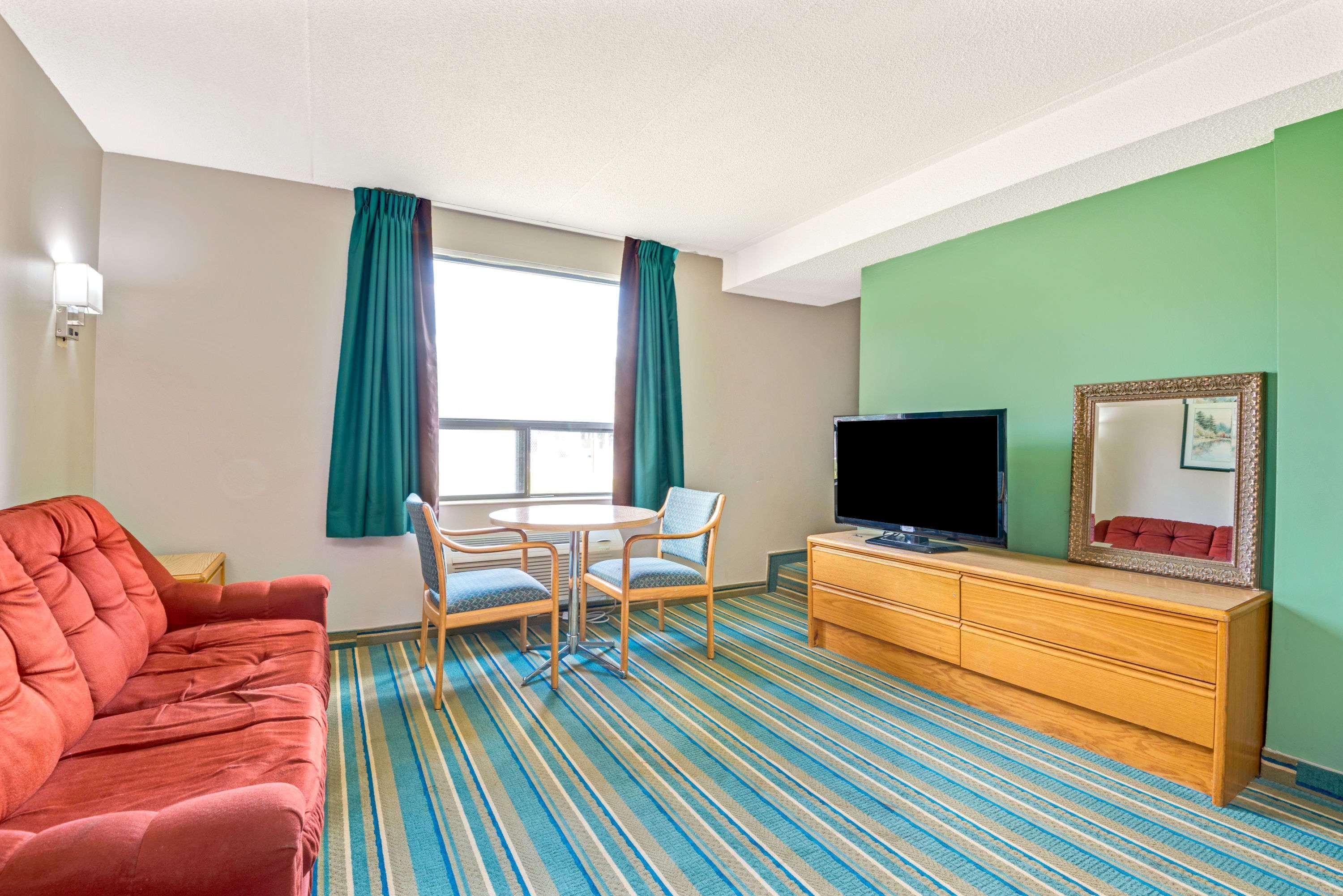 Hotel Super 8 By Wyndham East On