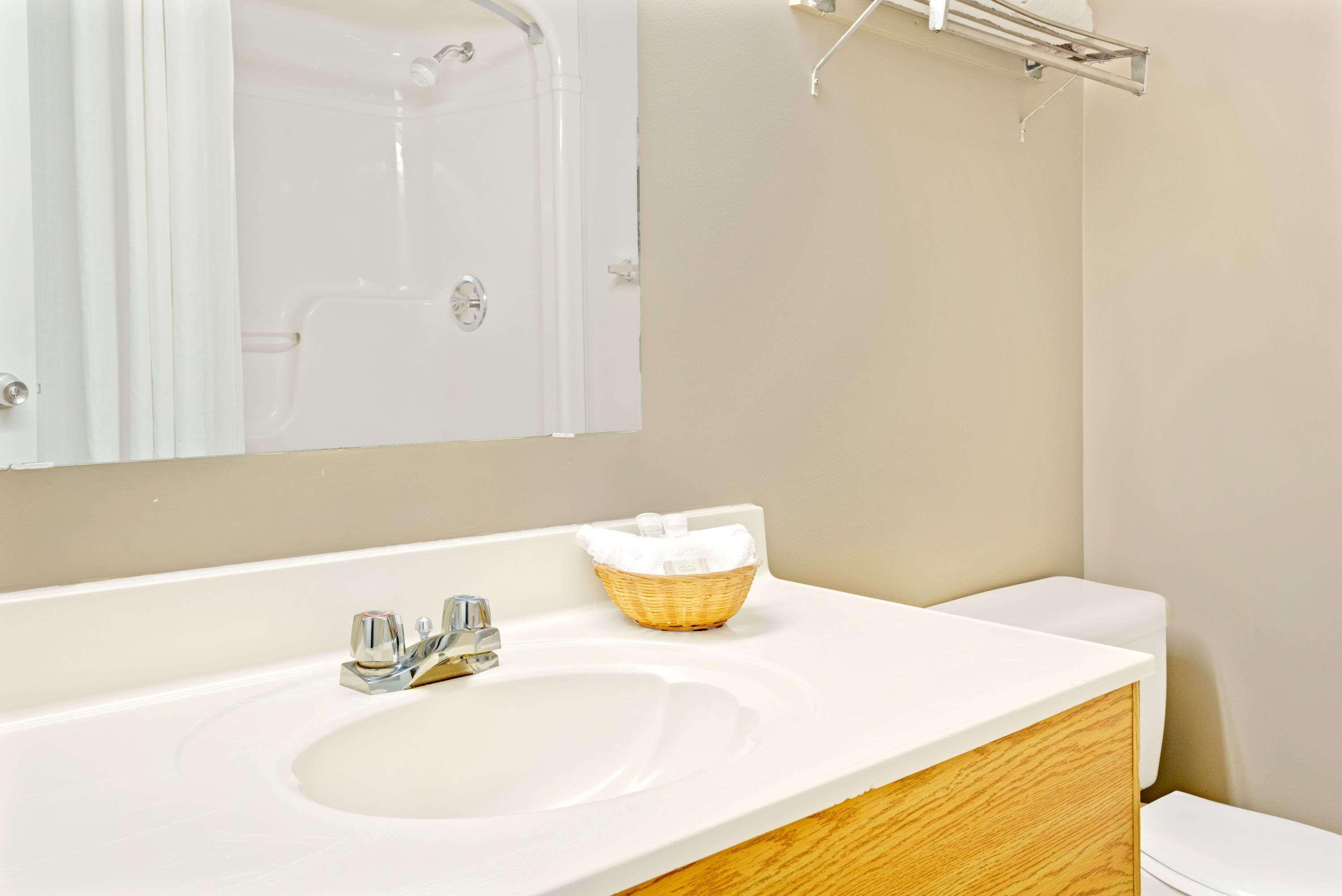 Super 8 By Wyndham East On Hotel 2*
