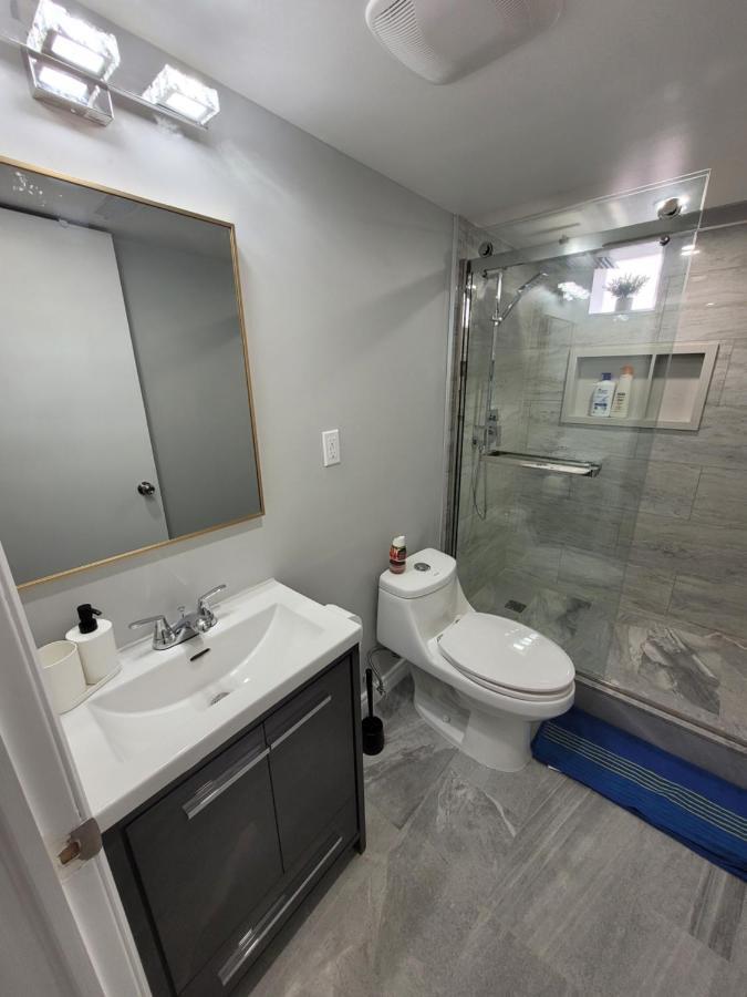 Guest house Basement - Master Bedrooms In Bayview Village