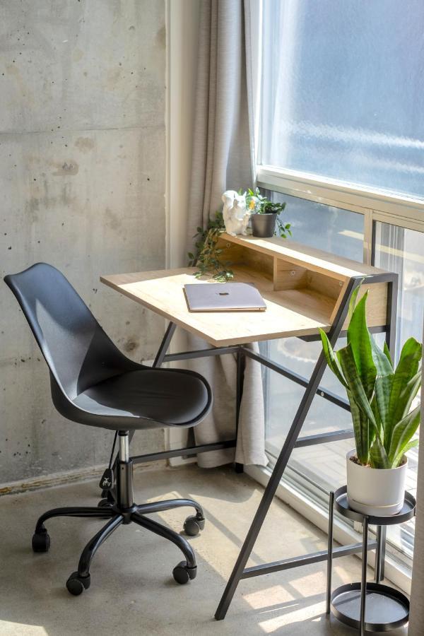 2 Storey Creative Downtown West Loft *