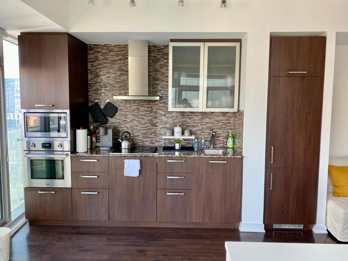 Entire 1 Bedroom + Den Downtown * Toronto