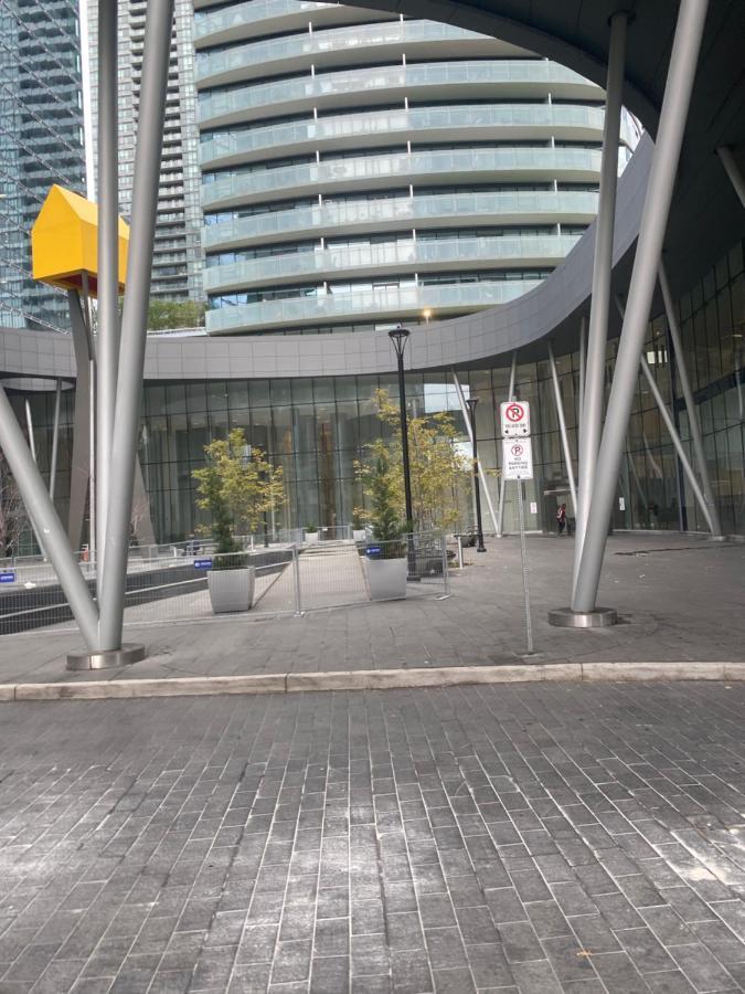 Entire 1 Bedroom + Den Downtown Toronto