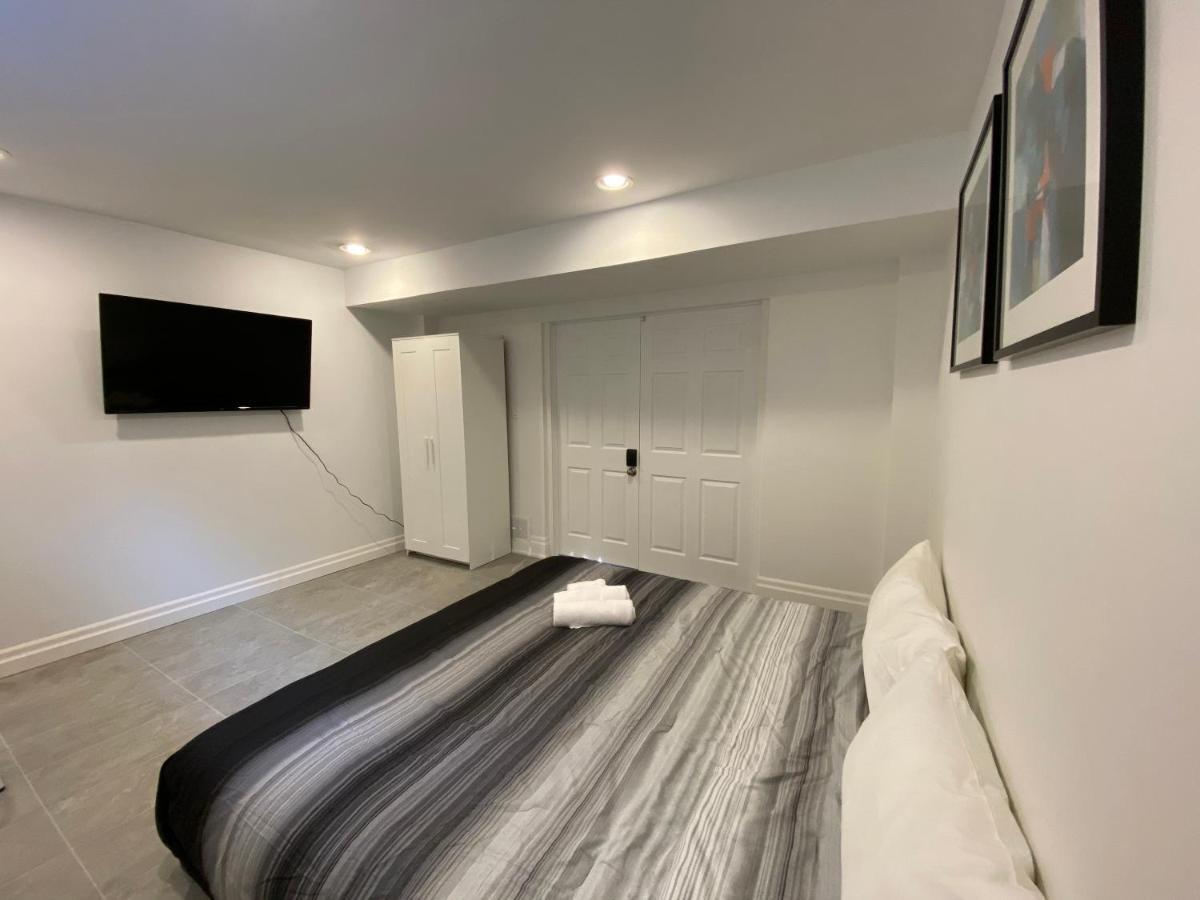 Yorkmills And Bayview !a Spacious And Modern Private Bdr With Shared Bathroom Homestay