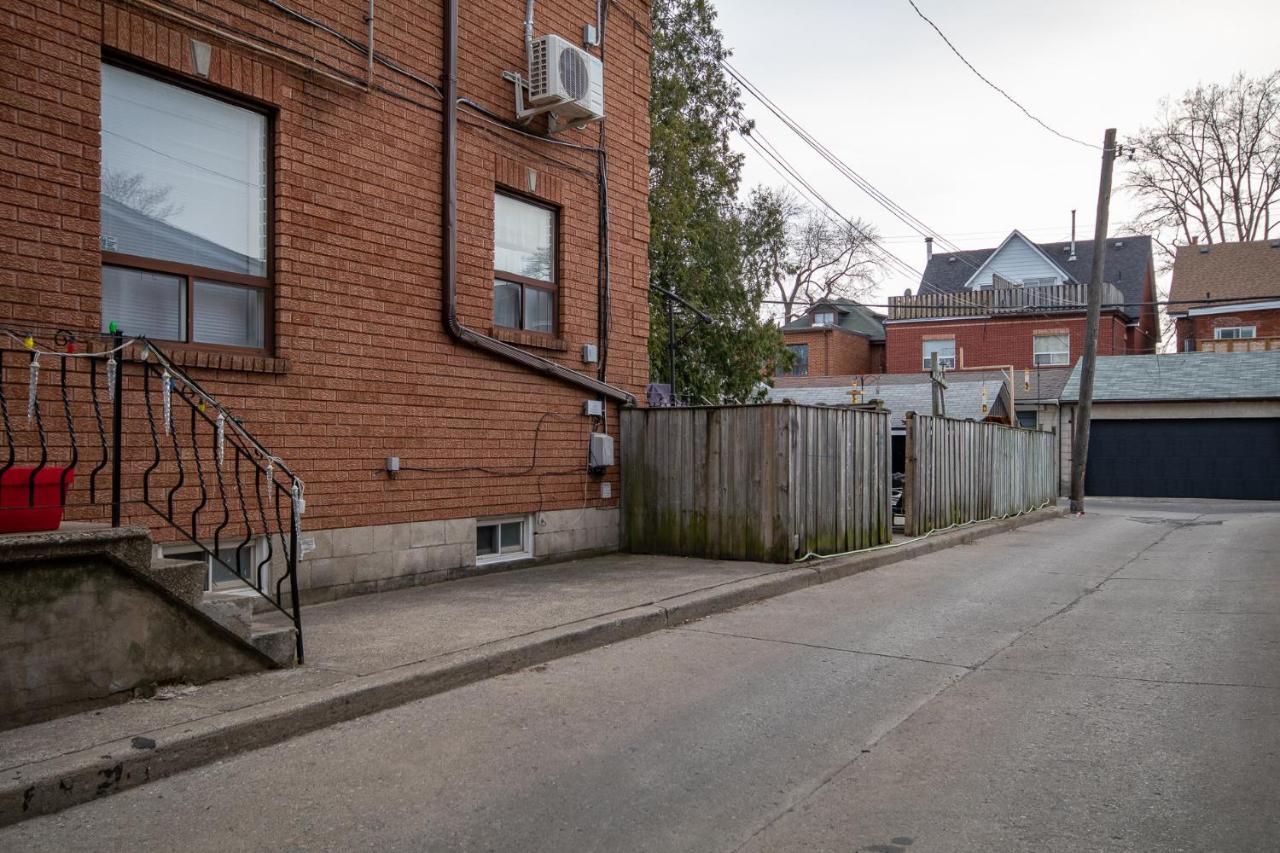 Very Cozy & Comfortable In Downtown Great Value!