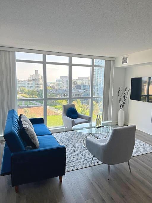 Modern By Cn Tower With Parking *