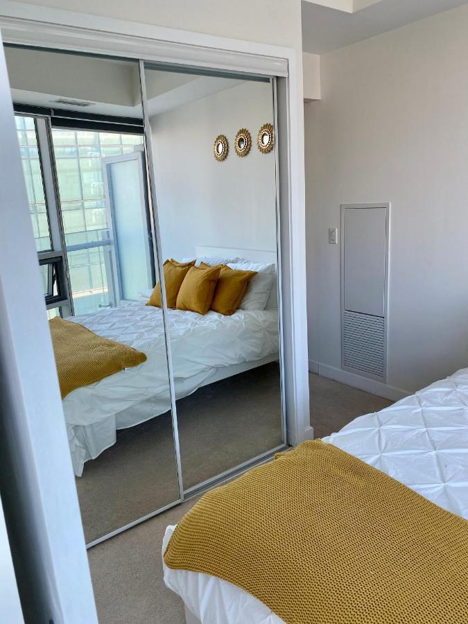Entire 1 Bedroom + Den Downtown * Toronto