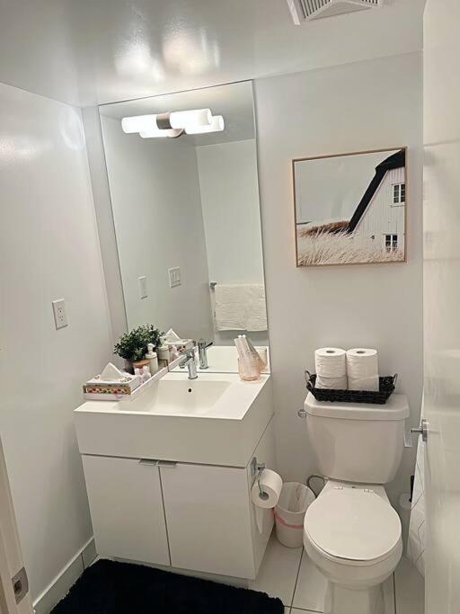 Apartment Modern By Cn Tower With Parking *
