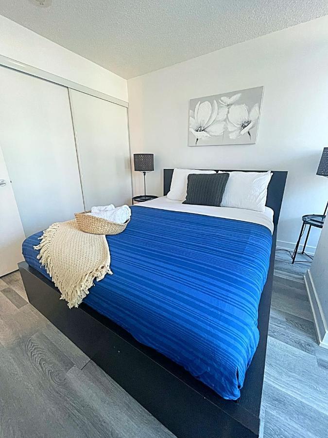 Apartment Modern By Cn Tower With Parking *
