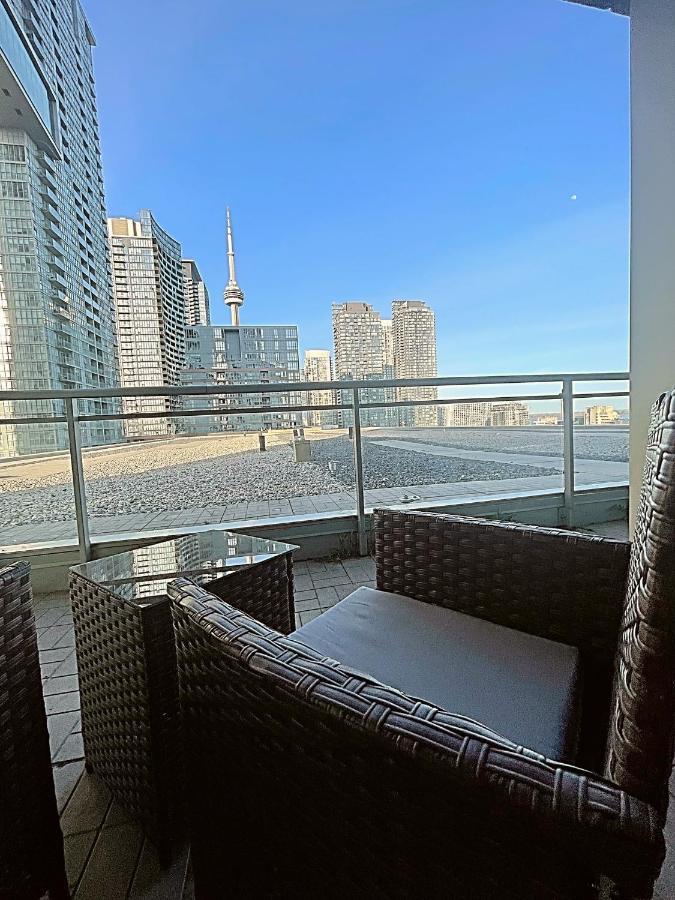 Modern By Cn Tower With Parking Toronto