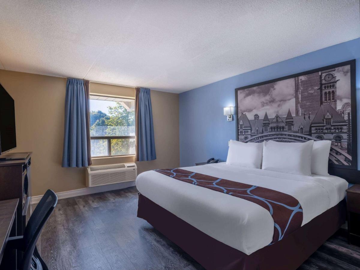 Hotel Super 8 By Wyndham East On 2*