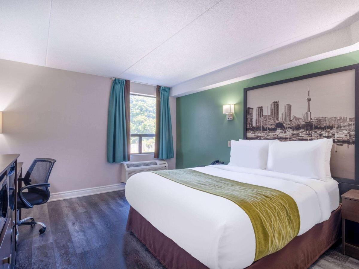 Super 8 By Wyndham East On Hotel