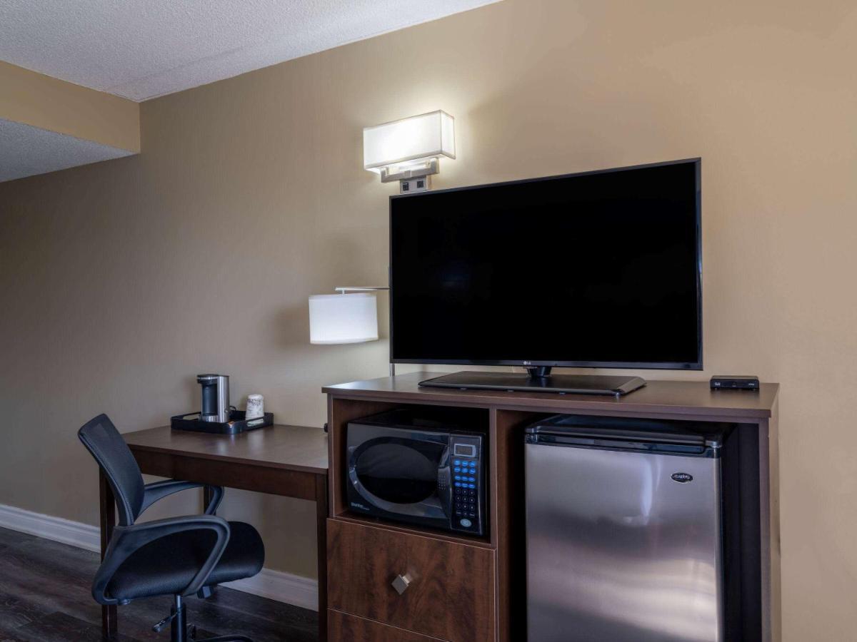 Hotel Super 8 By Wyndham East On