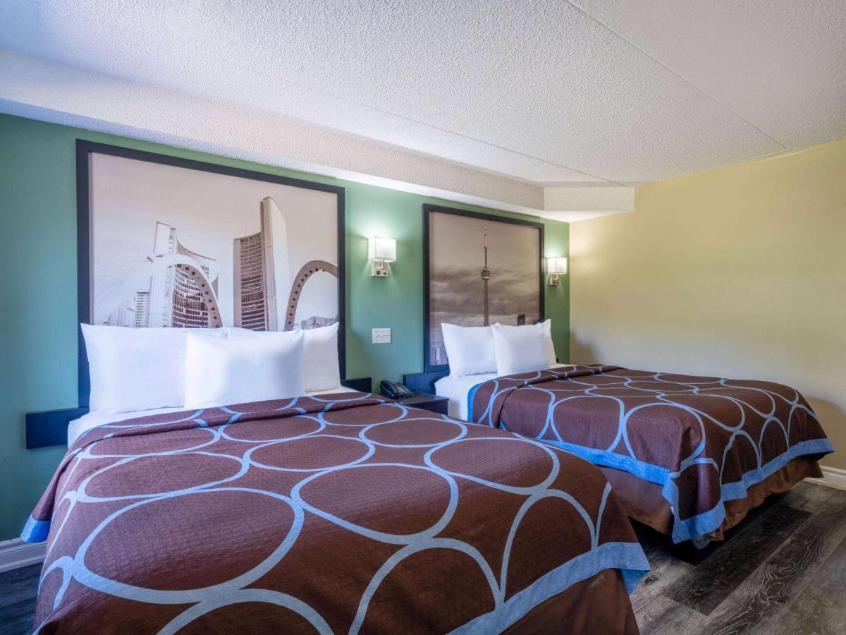 Super 8 By Wyndham East On Hotel Toronto