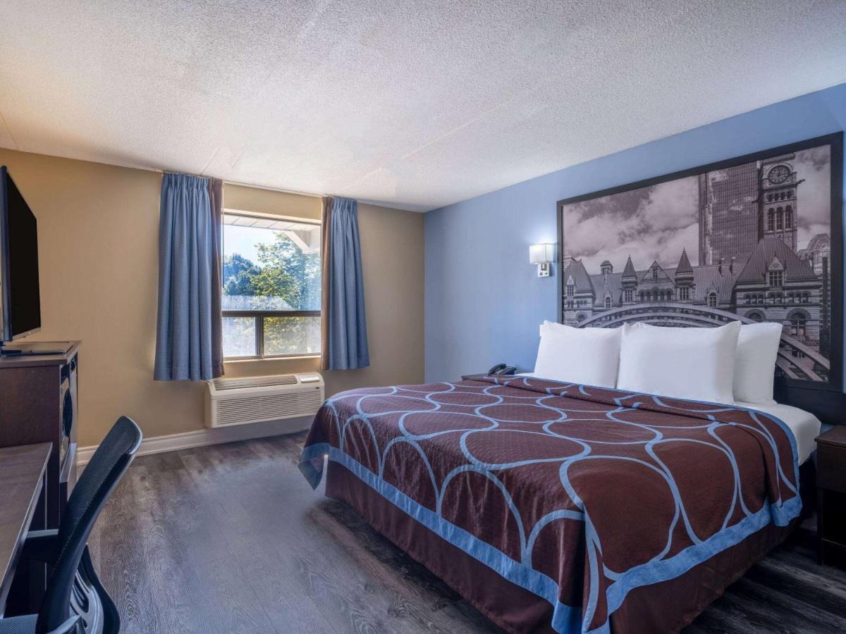 Super 8 By Wyndham East On 2* Toronto