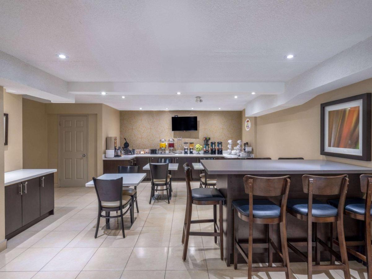 Hotel Super 8 By Wyndham East On 2*