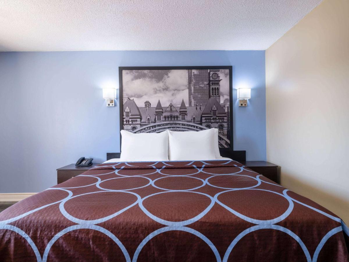 Hotel Super 8 By Wyndham East On 2*