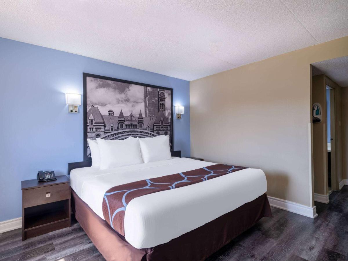 Super 8 By Wyndham East On