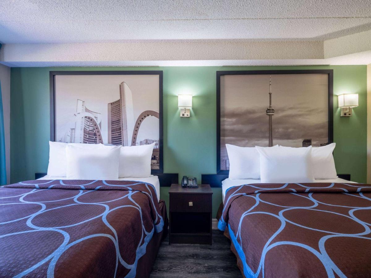 Super 8 By Wyndham East On